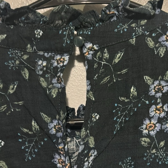 A.N.A. Long sleeved blouse. Size 0X. Dark green, floral. - Picture 5 of 9